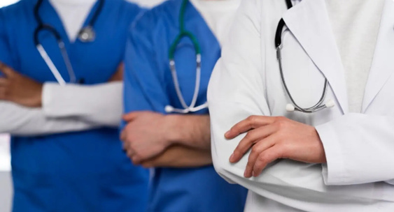 Белые халаты без дипломов