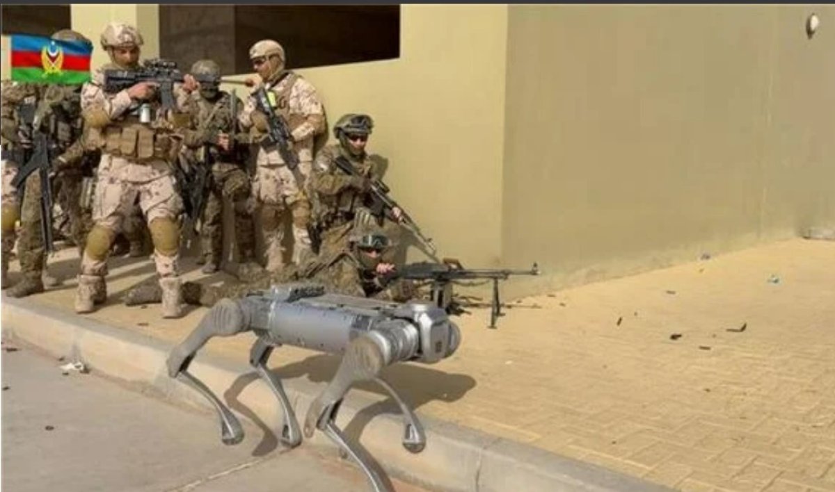 Азербайджанский спецназ проводит учения с использованием роботов-собак