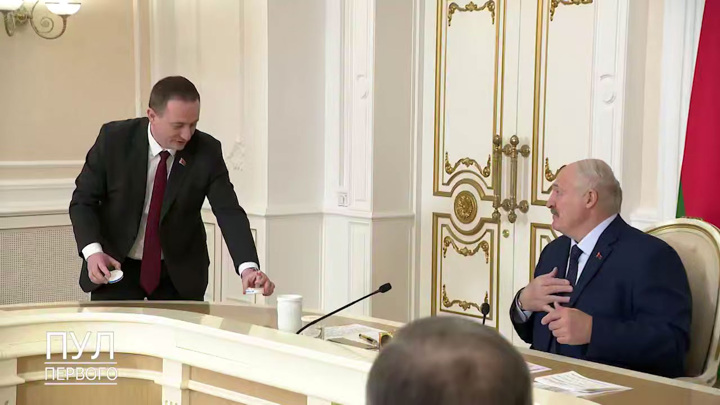 Премьер Белоруссии на совещании предложил Лукашенко снюс