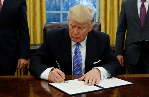 Трамп подписал указ о пошлинах на поставки в США товаров из торгующих с Ираном стран