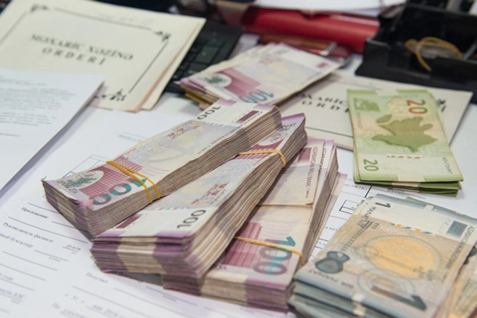 Инвестиции в экономику Азербайджана выросли почти на 76%