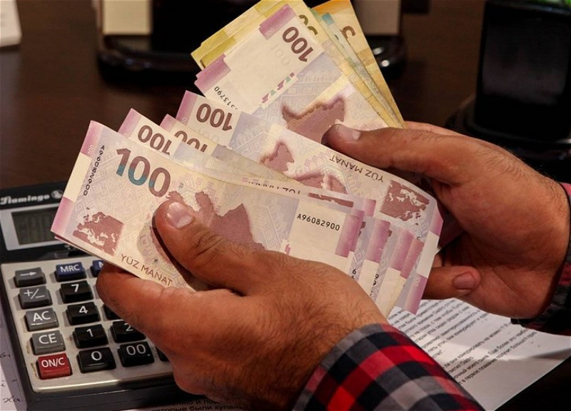 Среднемесячная заработная плата в Азербайджане составила около 1103 манатов