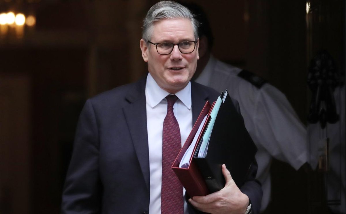 Зашаталось кресло под премьером Британии