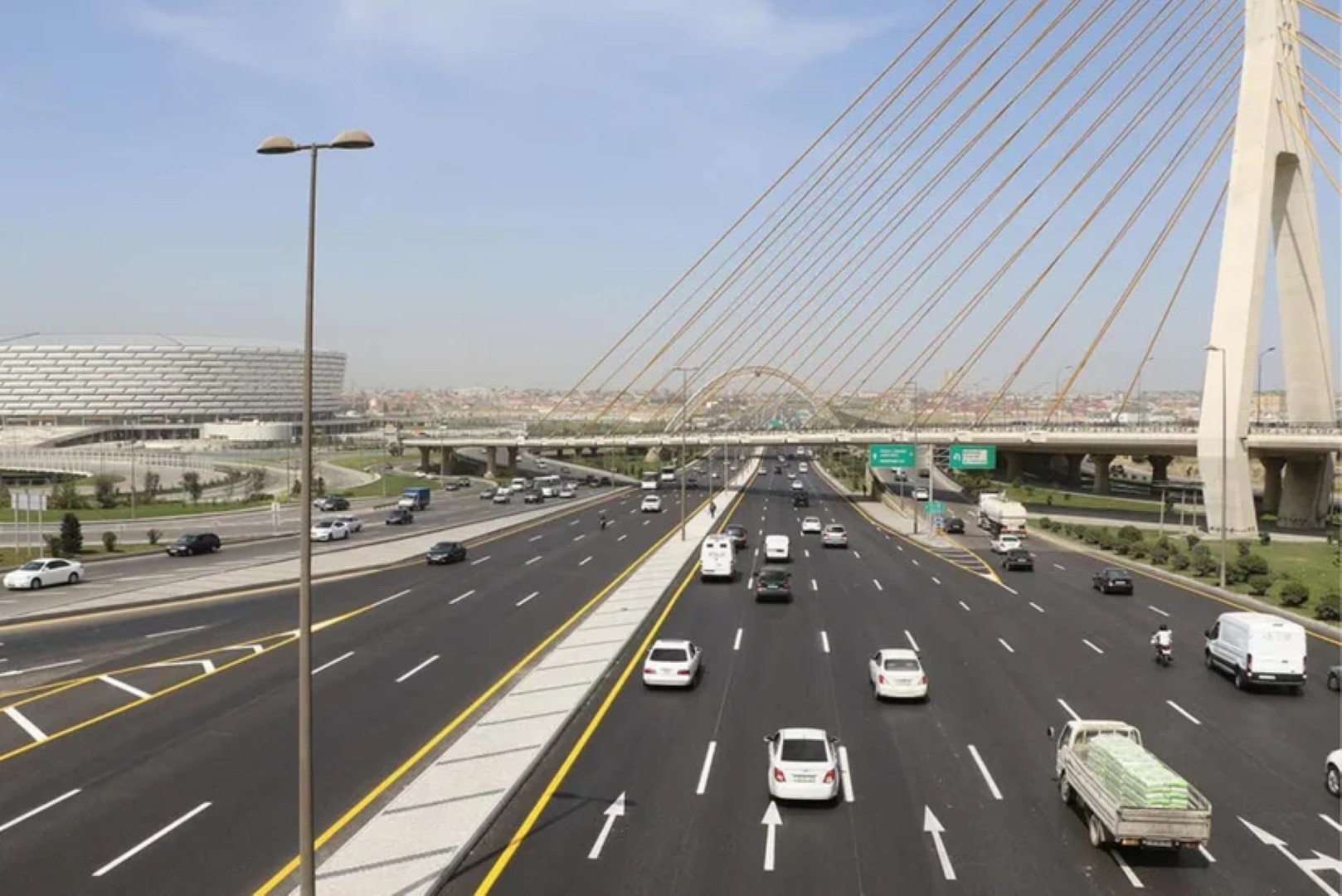 В Баку временно перекроют участок Аэропортовского шоссе из-за замены табло