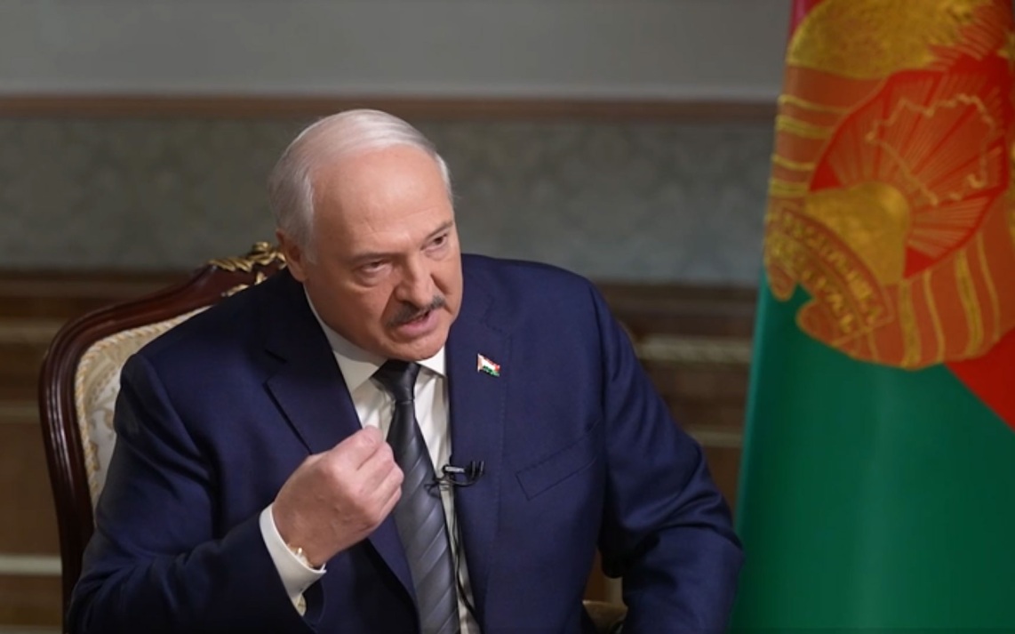 Лукашенко пригрозил министру отправкой в штурмовики из-за телят