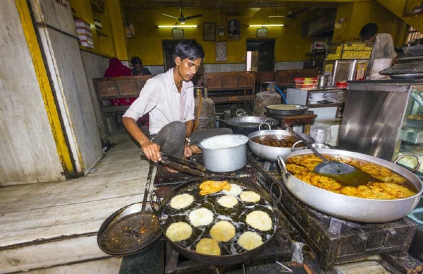 Нехватка газа нарушила работу ресторанов и крематориев в Южной Азии