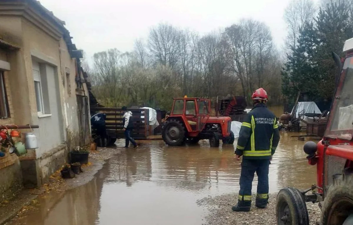 В Сербии сильные дожди вызвали локальные наводнения в нескольких регионах