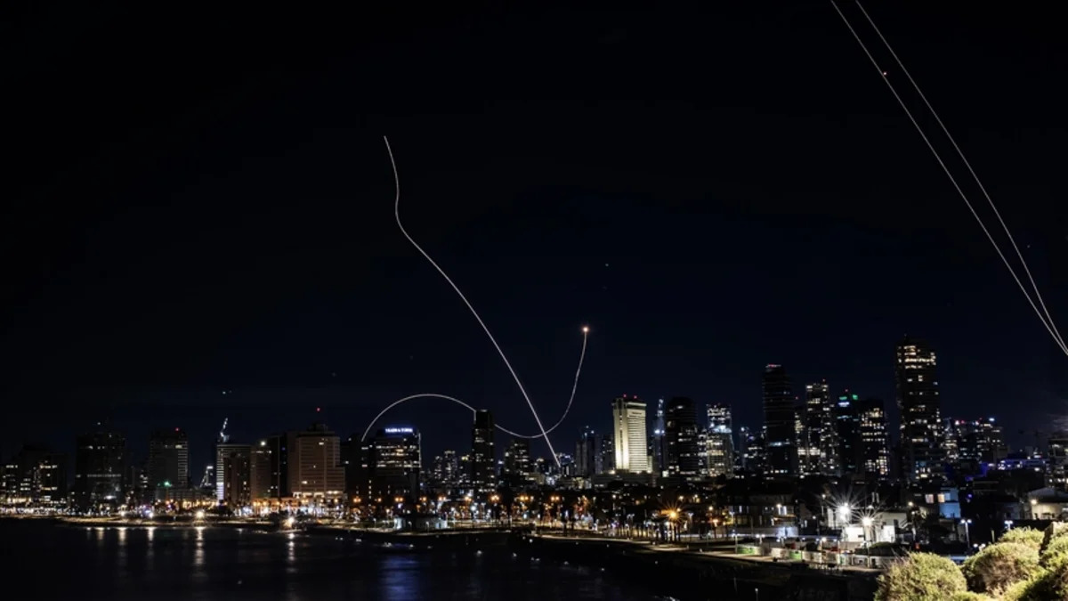 В Израиле на химпредприятии произошел пожар после падения осколка ракеты