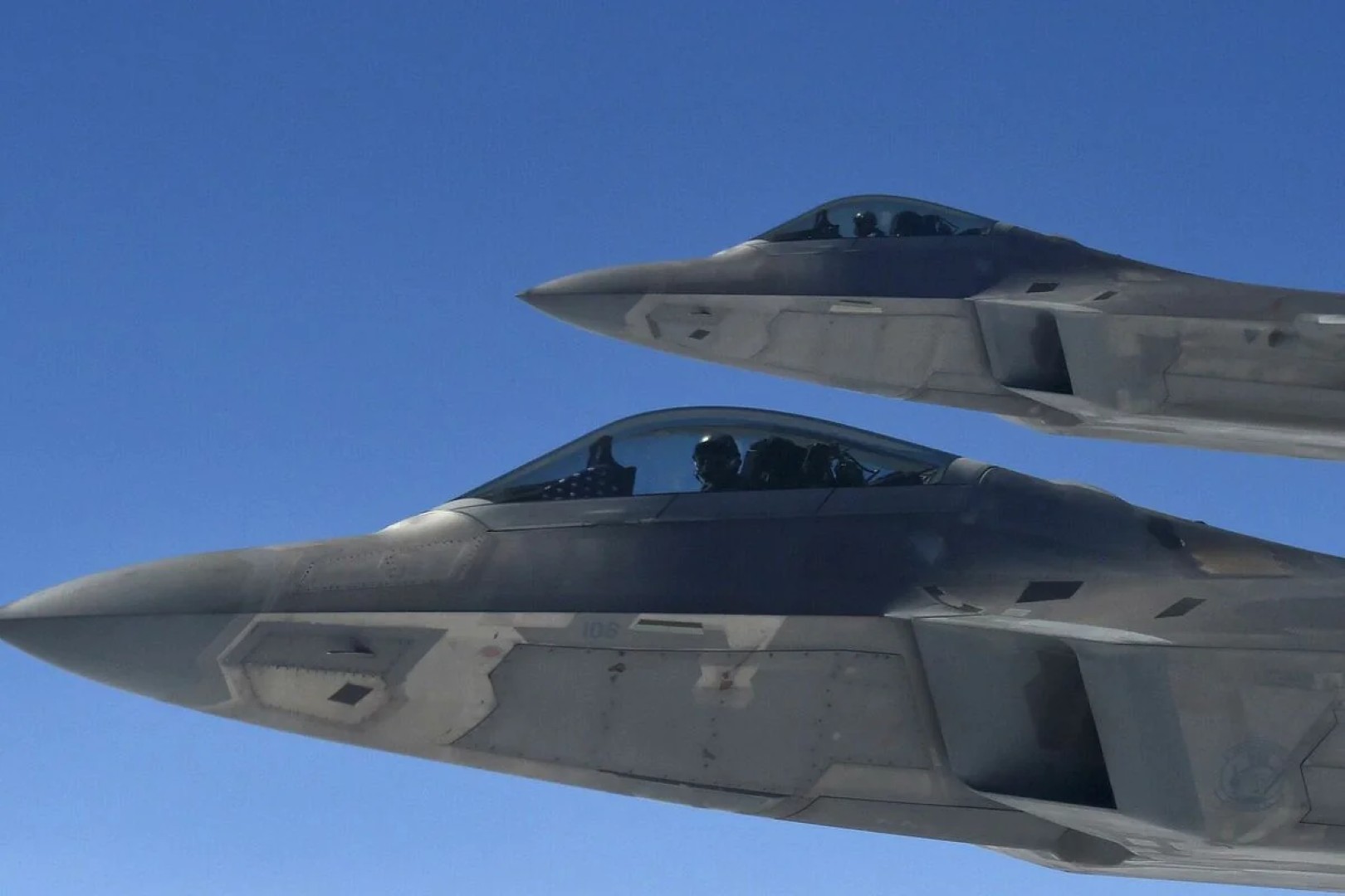 
Италия не разрешила военным самолетам США использовать военную базу на Сицилии