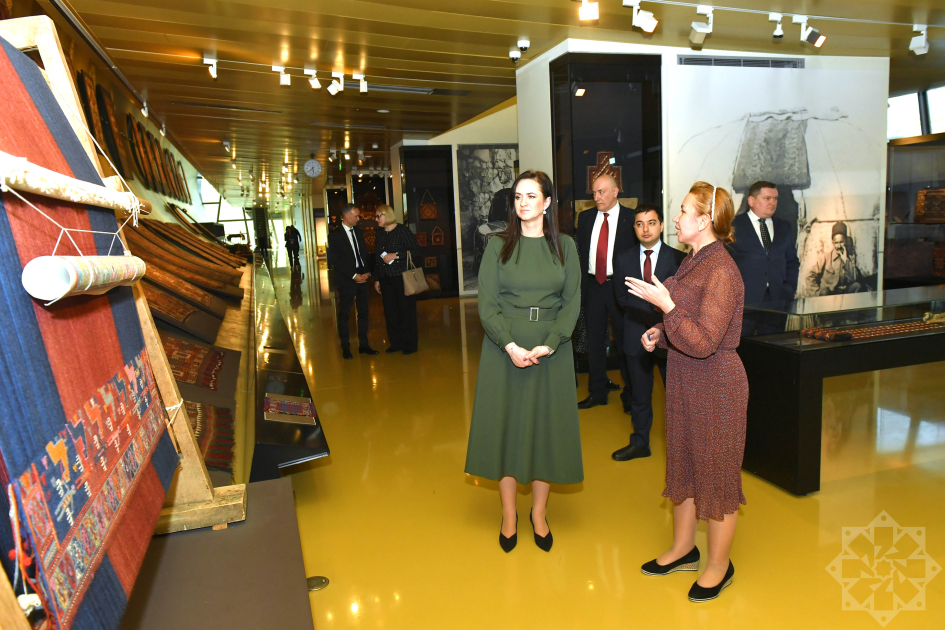 Премьер-министр Литвы посетила Национальный музей ковра