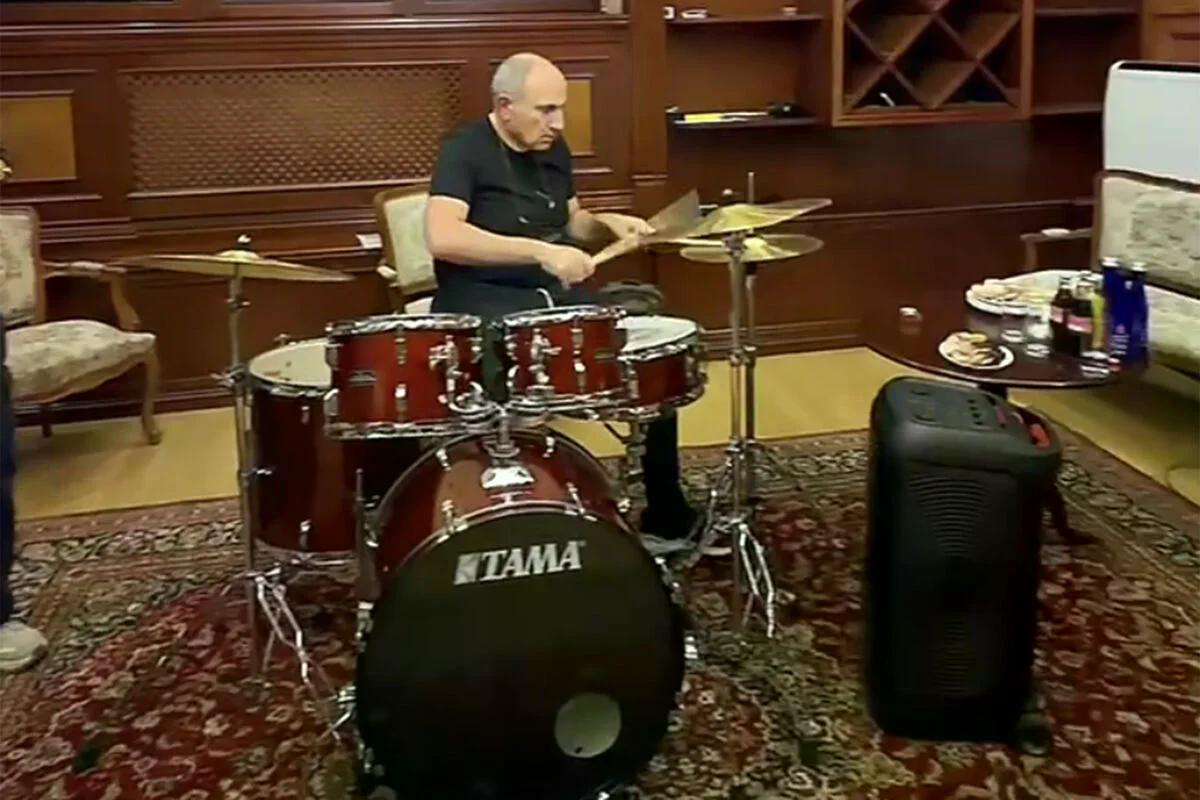 &laquo;Север-Юг&raquo;, военная база и немного рок-н-ролла 