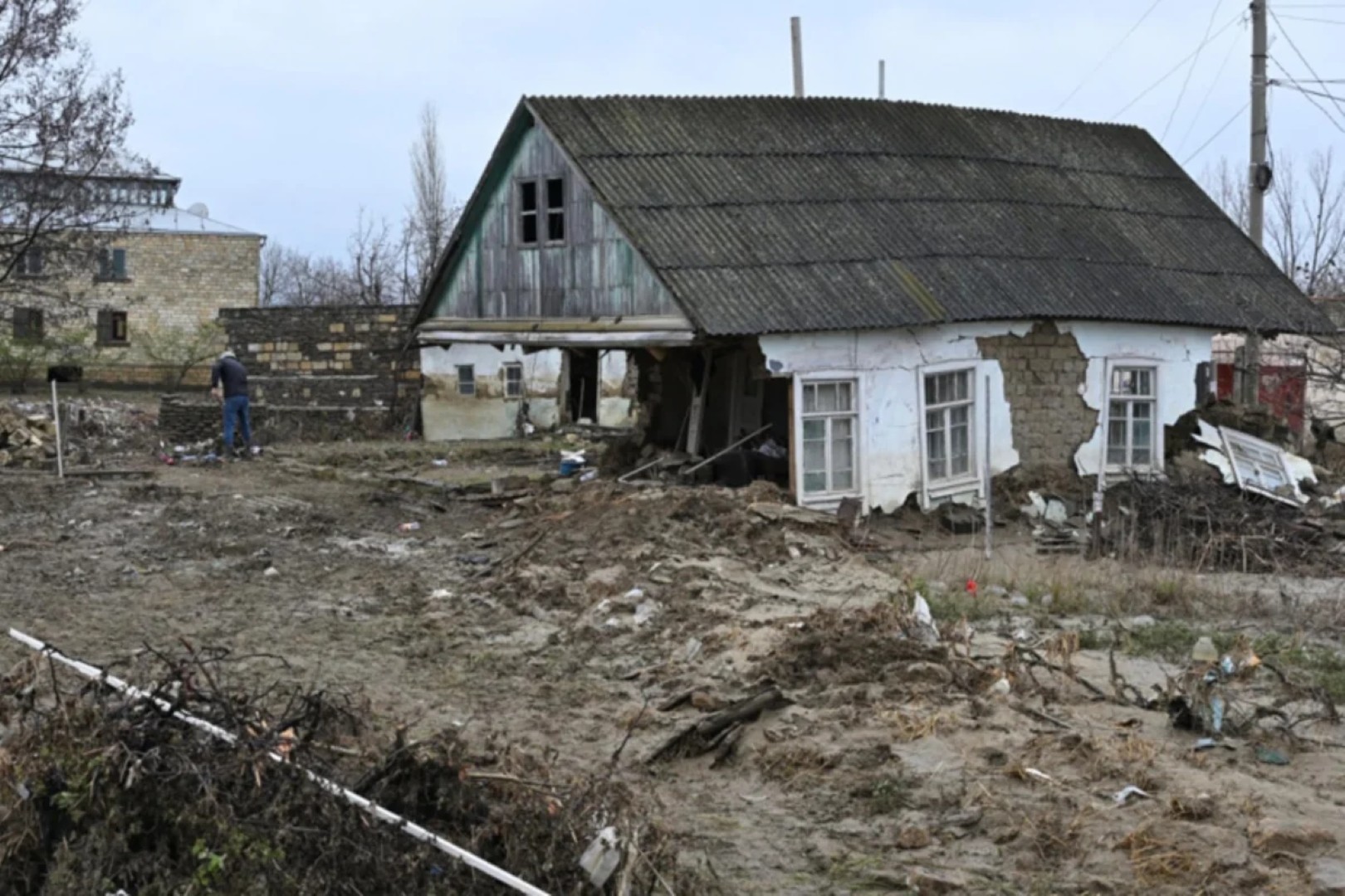 
В результате оползней в Дагестане пострадало не менее 200 домов, цифры растут