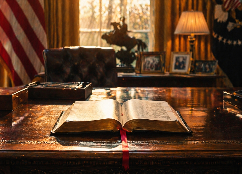 Дональд Трамп зачитает Библию из Овального кабинета