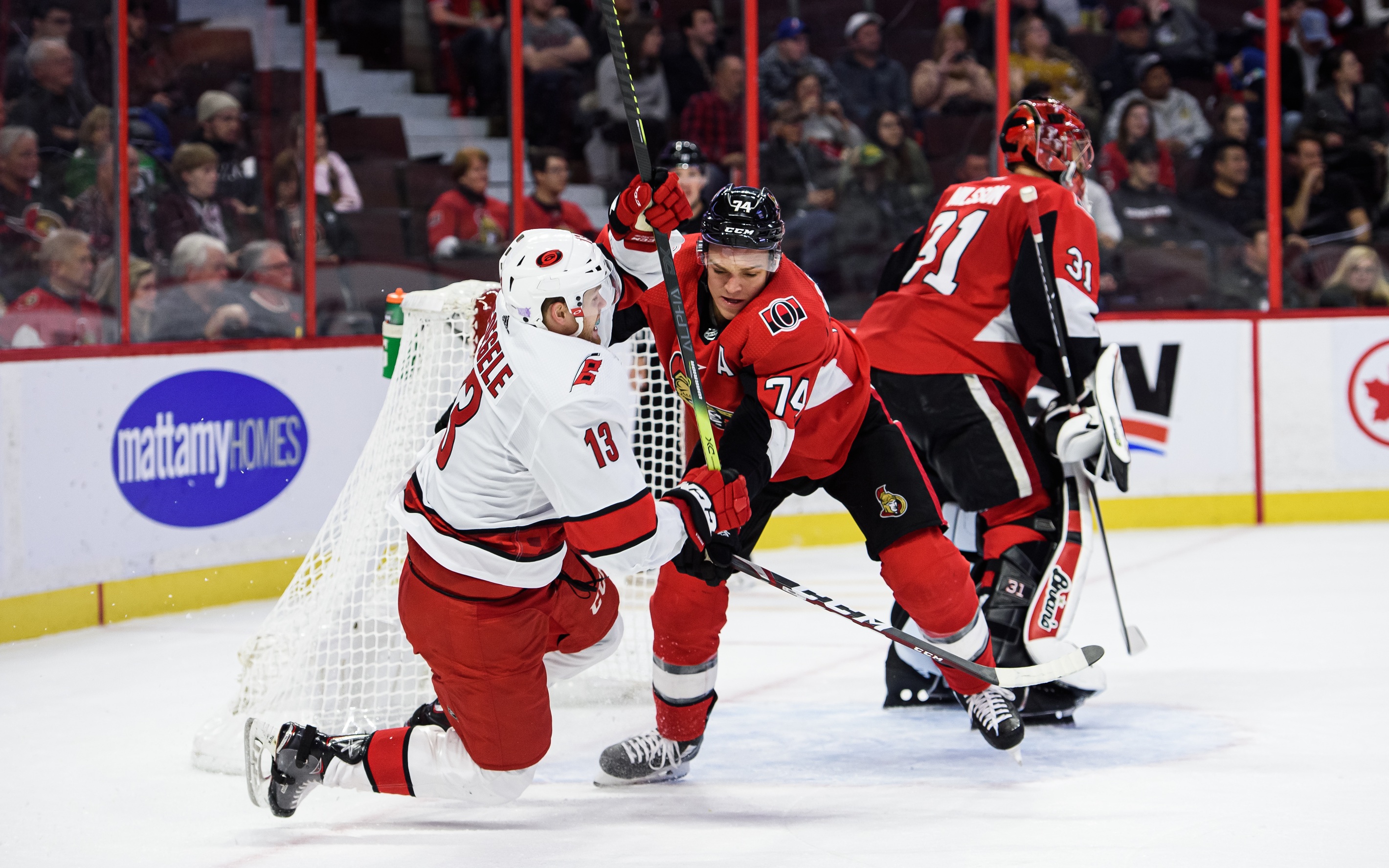 Матч открытия нового розыгрыша Кубка Стэнли начался с драки