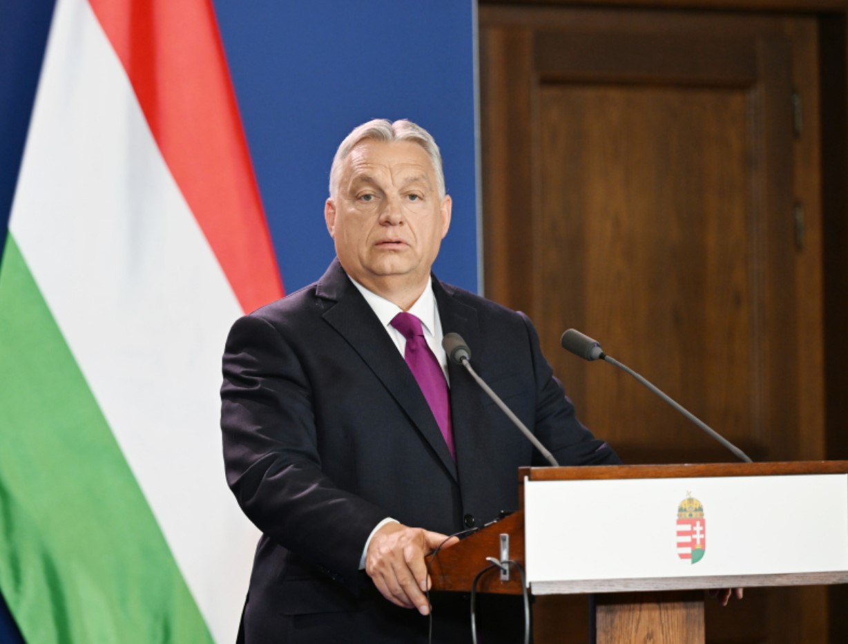 Орбан выступил в защиту президента Венгрии