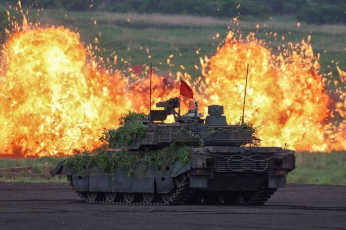 Fuji: в Японии при взрыве танка погибли трое военных