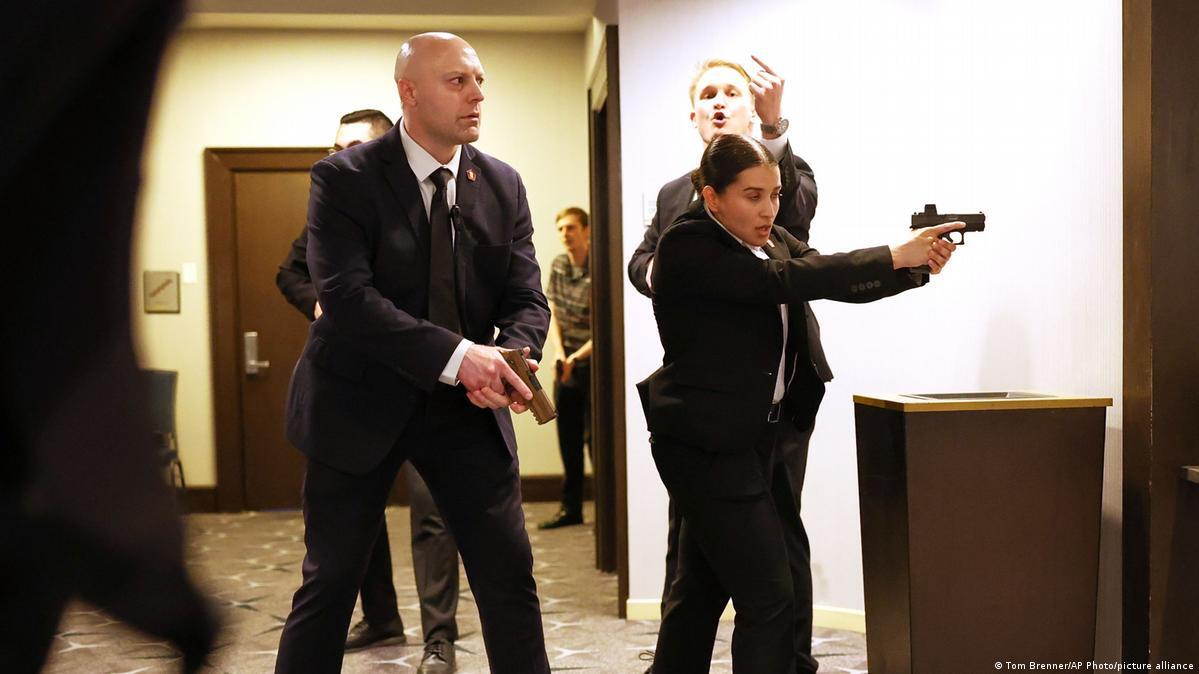 Секретная служба США расследует стрельбу на мероприятии с участием Трампа