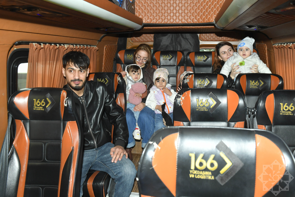 
В город Ходжавенд, поселок Гырмызы Базар и село Ханоба отправлены очередные караваны переселенцев