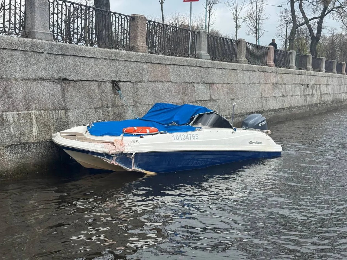 
В Санкт-Петербурге катер с пассажирами столкнулся с опорой моста