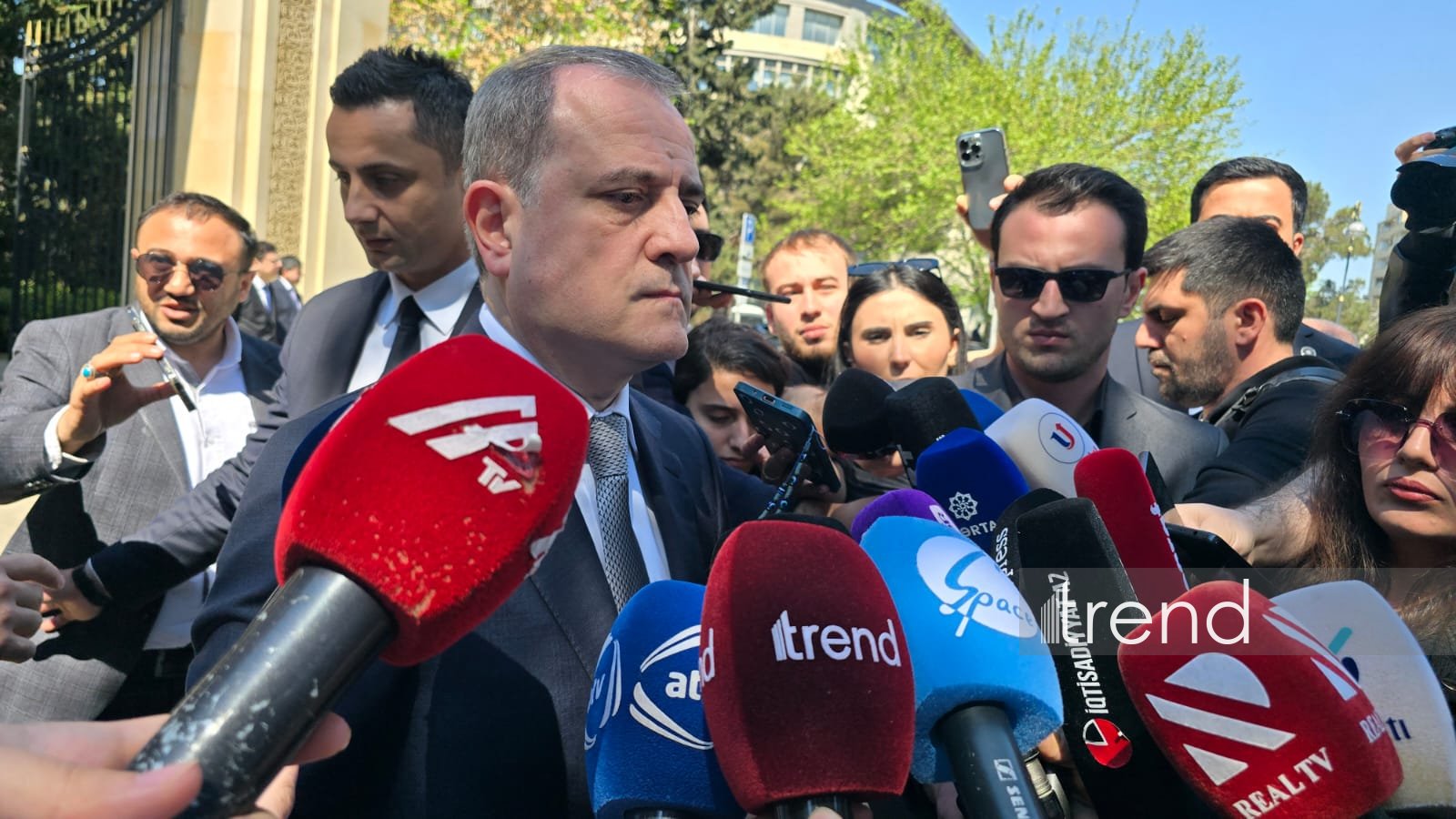 
Азербайджан внимательно следит за процессами в Армении - Джейхун Байрамов