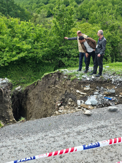 
В селах Шеки после проливных дождей наблюдаются сильная эрозия и деградация почвы