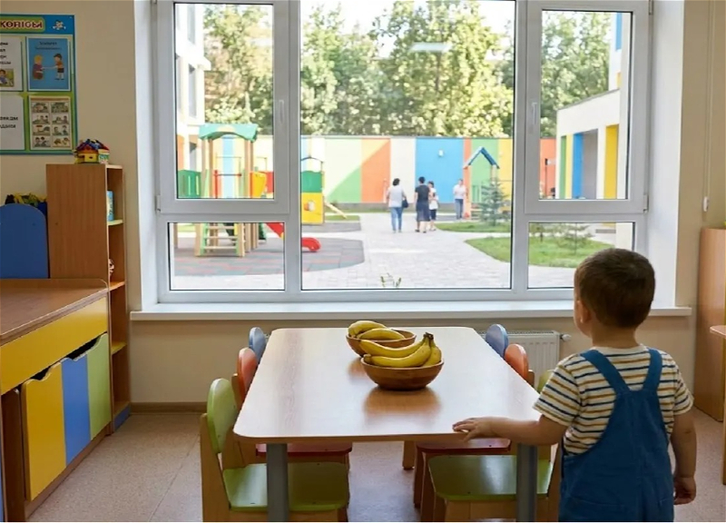 В казахстанском детсаду детям раздали фрукты ради фото и забрали назад