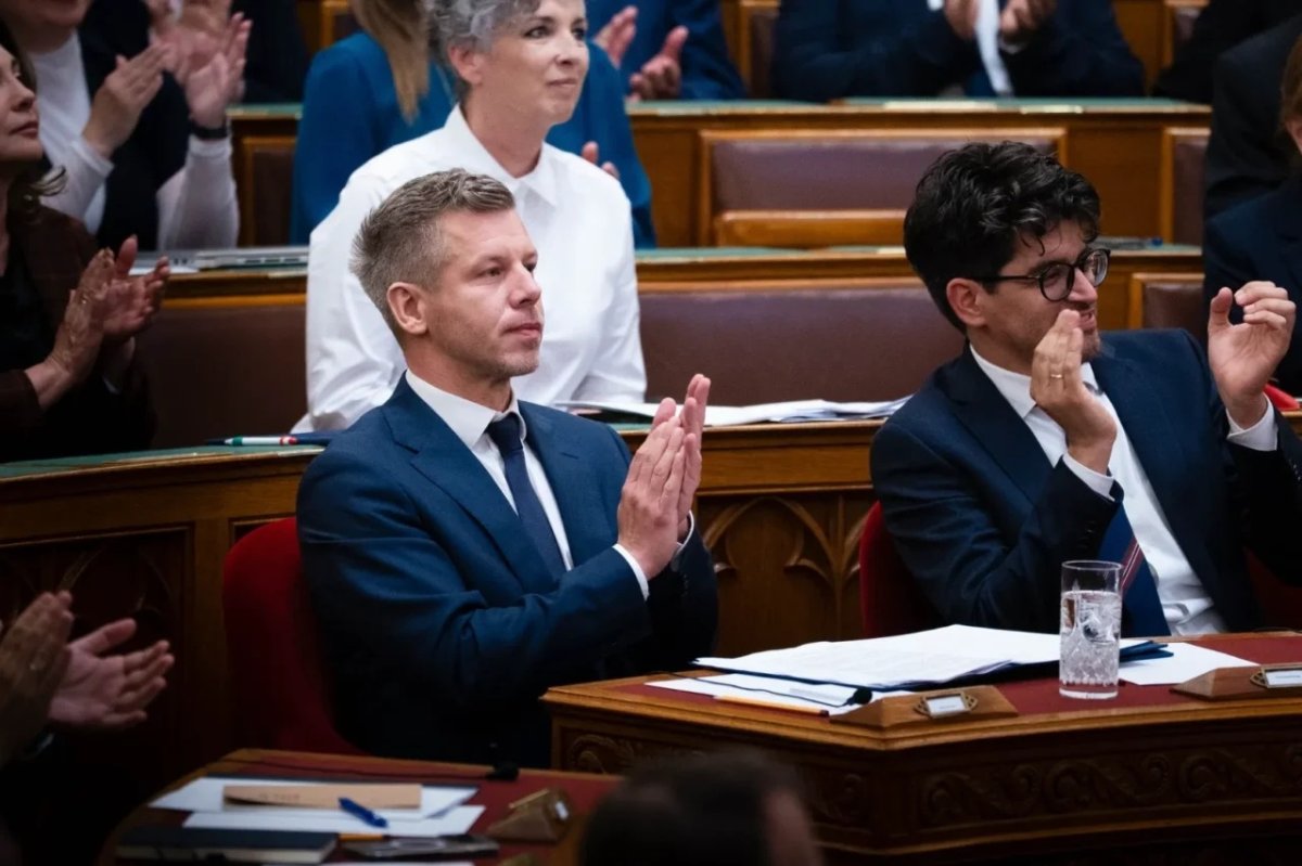 В Венгрии урезали зарплаты премьеру, министрам и депутатам