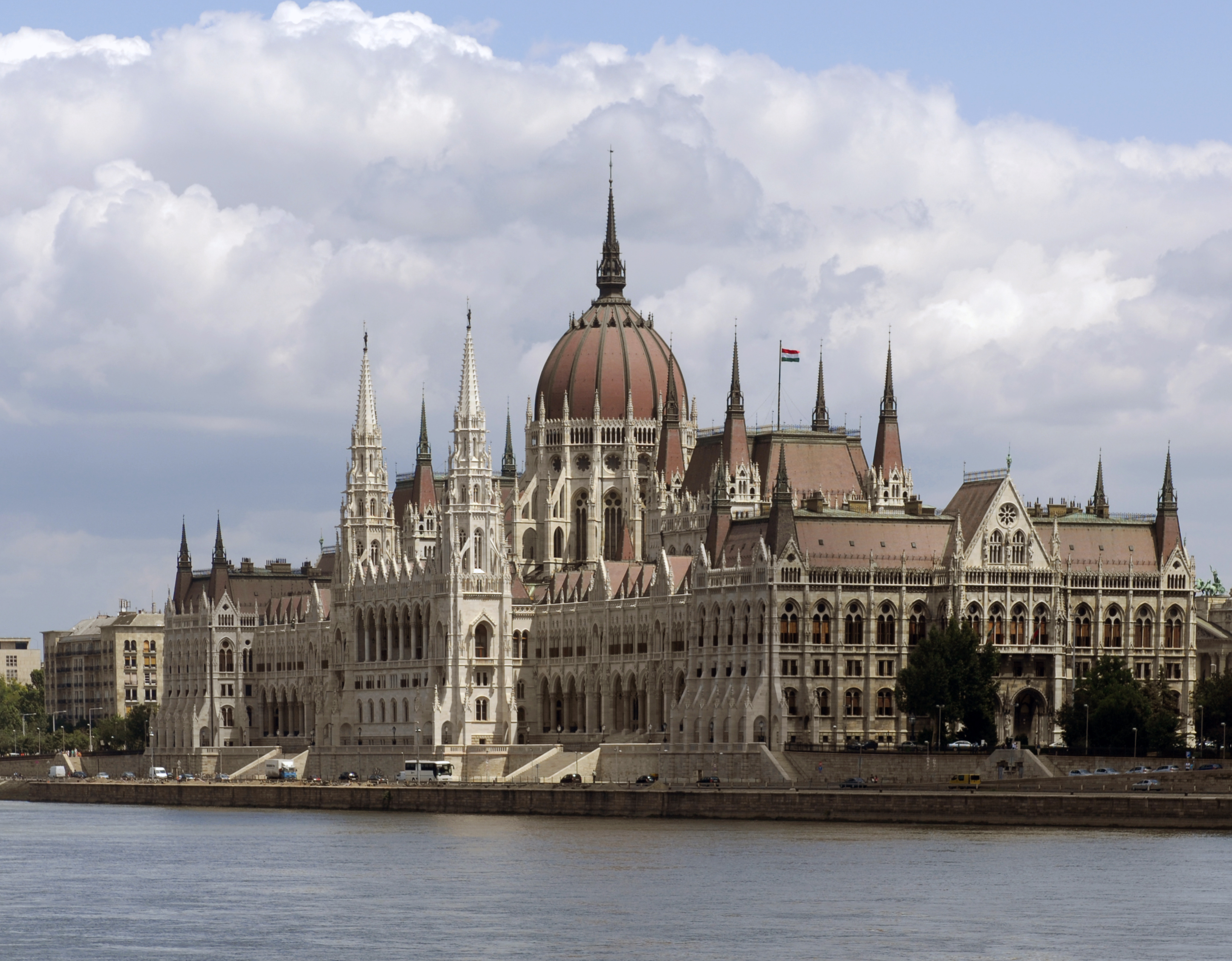 
В парламенте Венгрии миграционная тема вновь затмевает другие вопросы
