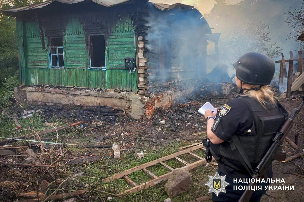 
Атаки России на Украину: двое погибших в Сумской области, более 800 ударов по Запорожью...