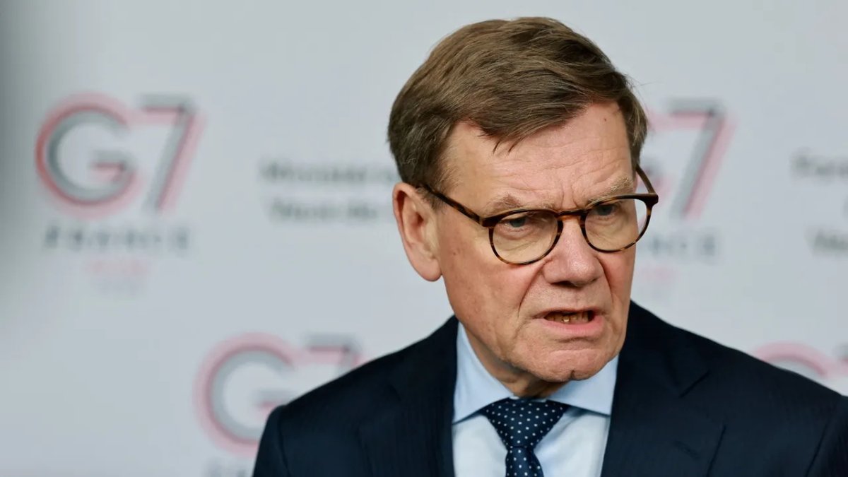 
МИД Германии: &laquo;Путин должен решить&hellip;&raquo;