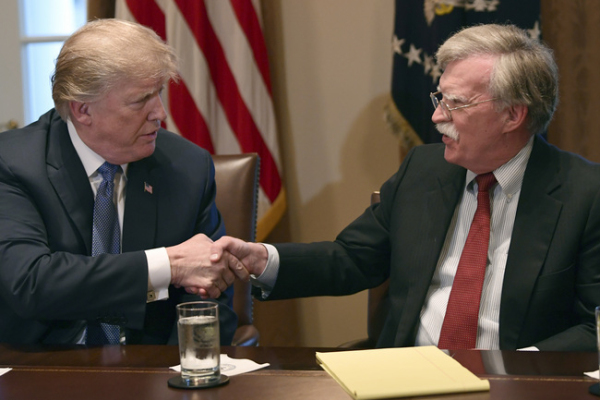 
Трамп обрушился на своего бывшего советника