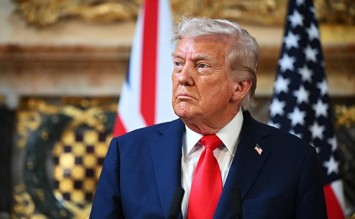 
Трамп: США приостановили переговоры с Ираном на период похорон Хаменеи