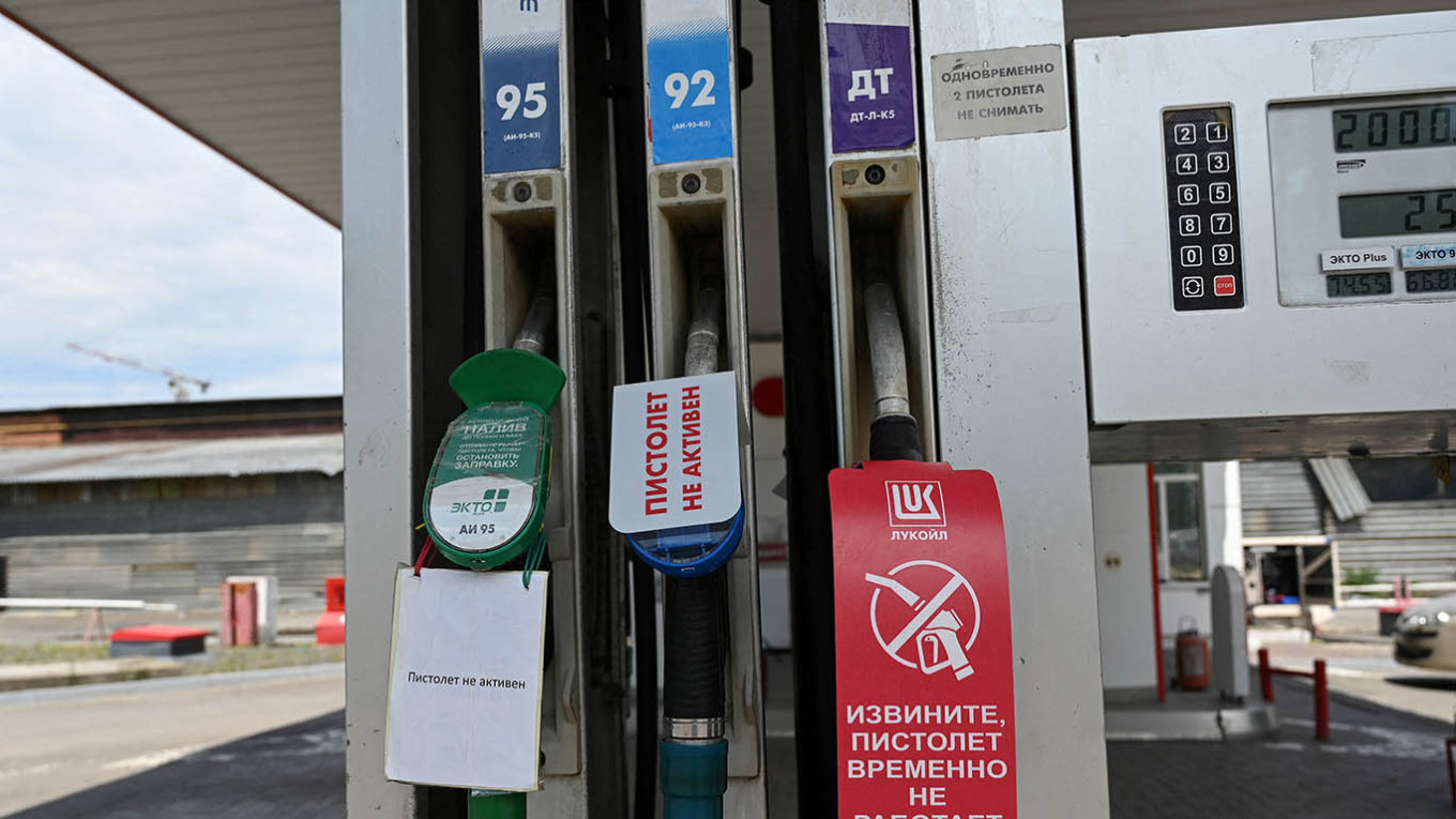 В России началась массовая распродажа АЗС