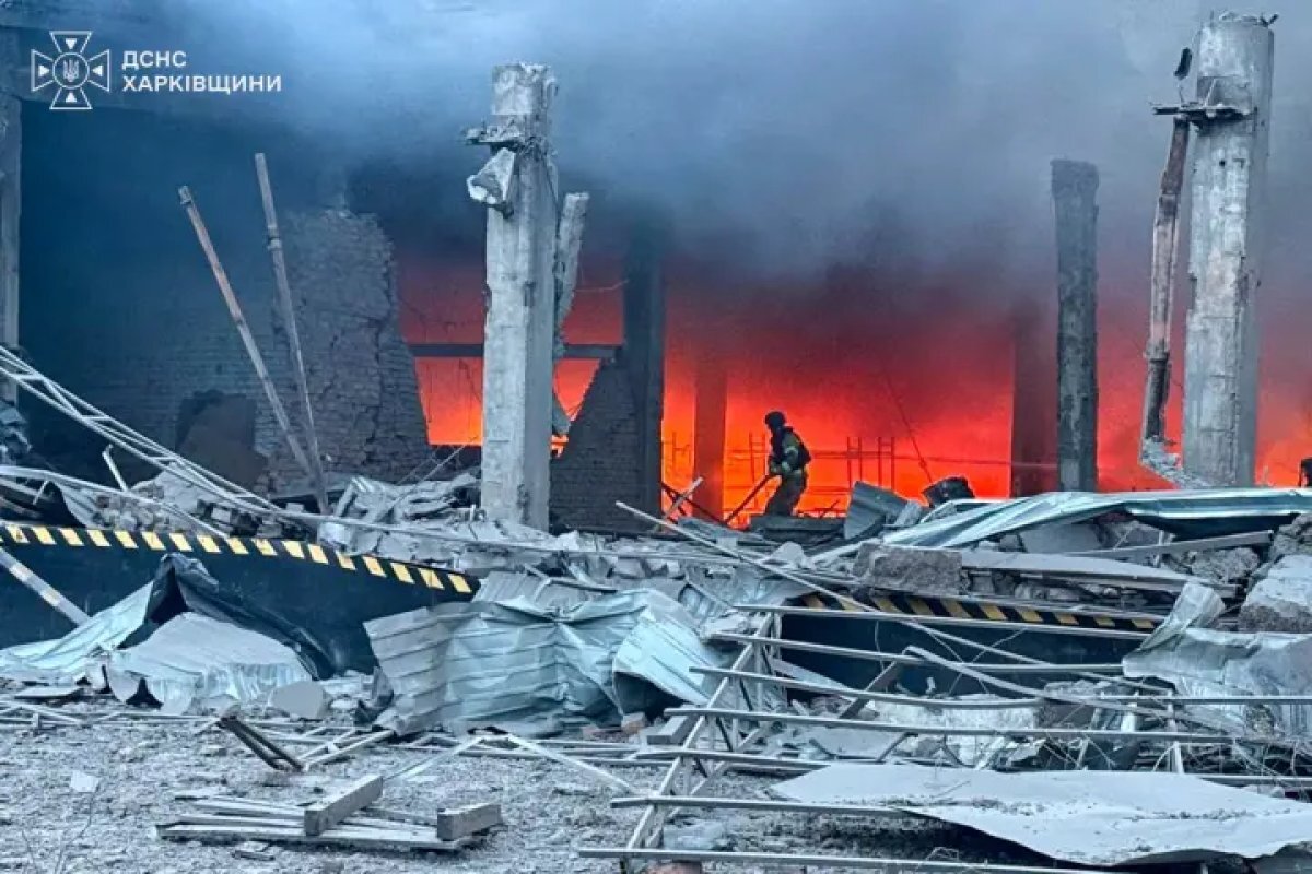 Россия бомбит Украину: раненые, разрушения, пожары, пять областей без света