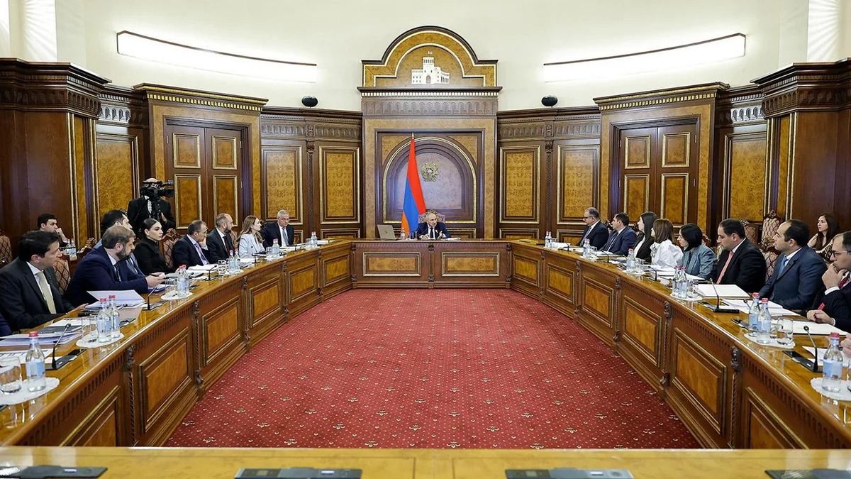 В Армении намерены вынести новую конституцию на референдум
