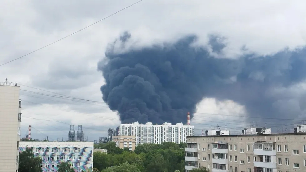 Массированная атака на Москву: поврежден НПЗ, погибли люди