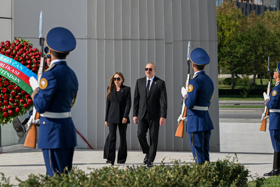 Президент Ильхам Алиев по случаю Дня памяти посетил Парк Победы в Баку