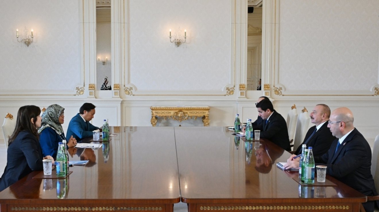 Президент Ильхам Алиев принял исполнительного директора Программы ООН по населенным пунктам БУДЕТ ОБНОВЛЕНО
