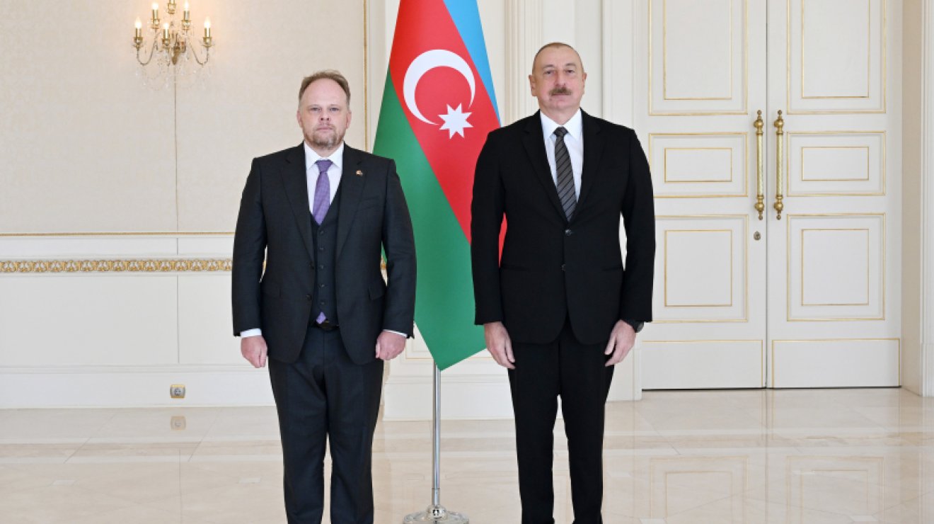 Президент Ильхам Алиев принял верительные грамоты новоназначенного посла Канады в нашей стране 