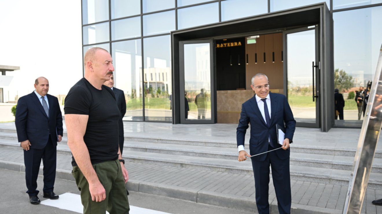 Президент Ильхам Алиев принял участие в открытии предприятия по производству табачных изделий в Агдамском промышленном парке