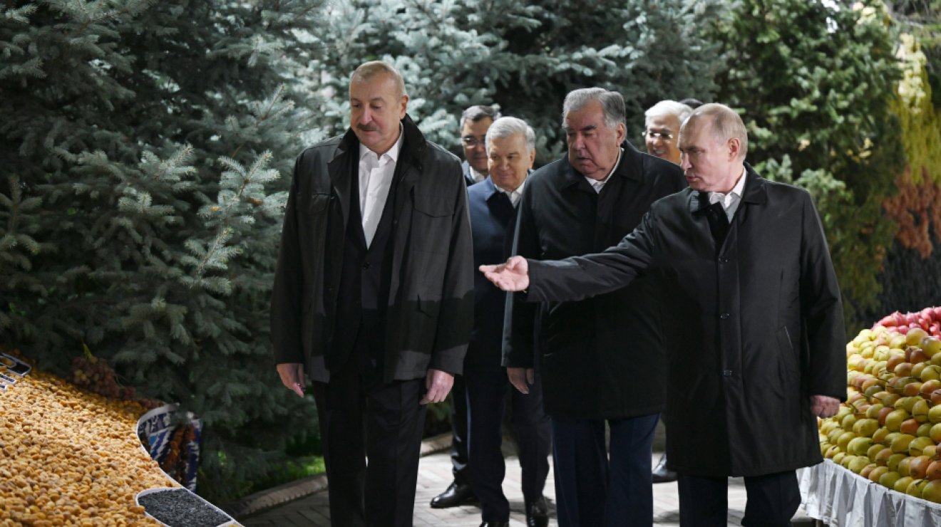 Президент Ильхам Алиев принимает участие в неформальном ужине глав государств СНГ в Душанбе