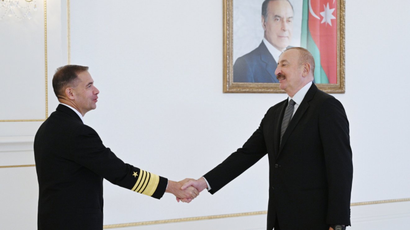 Президент Ильхам Алиев принял командующего Центральным командованием США