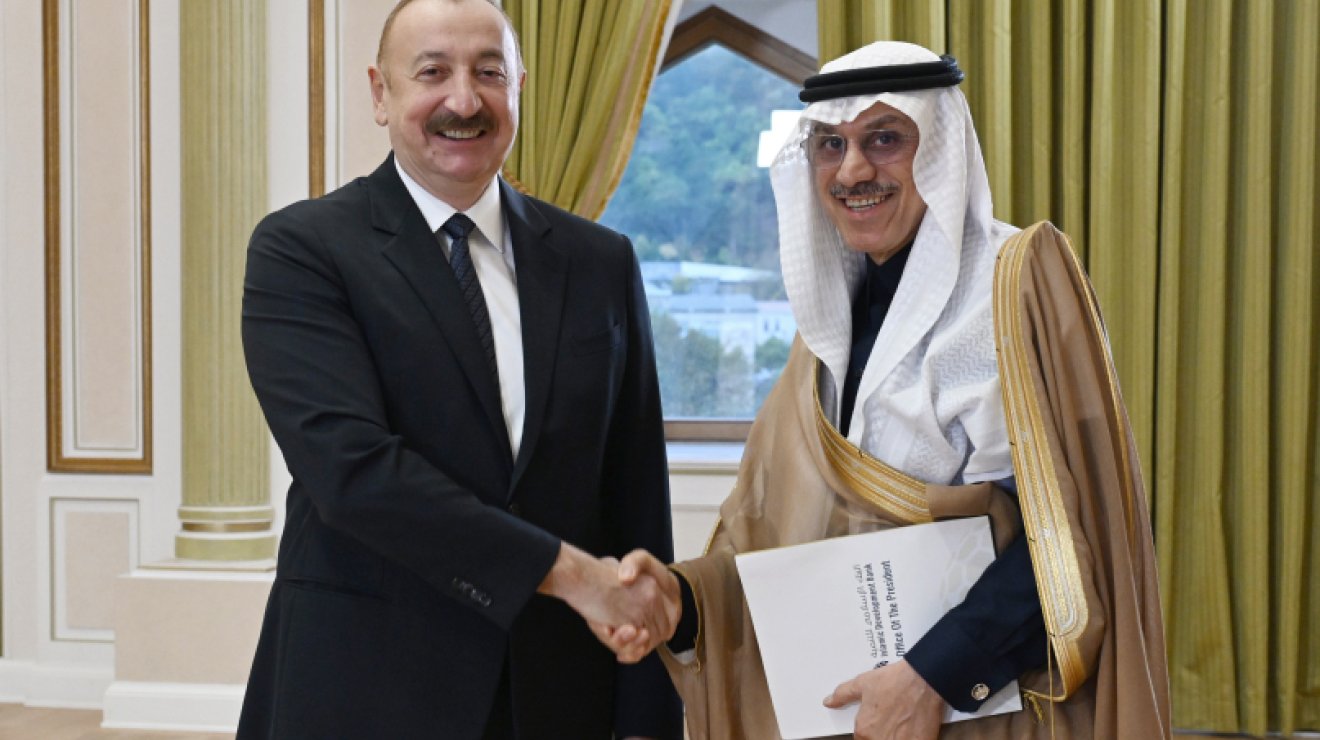 Президент Ильхам Алиев принял делегацию руководящих лиц структур-членов Арабской координационной группы