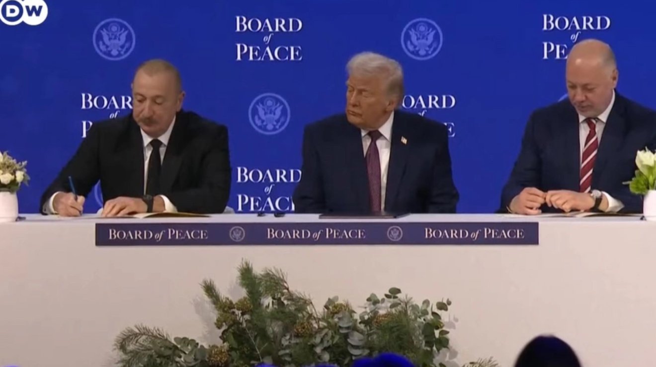 Ильхам Алиев подписал документ о присоединении Азербайджана к Совету мира в качестве государства-учредителя