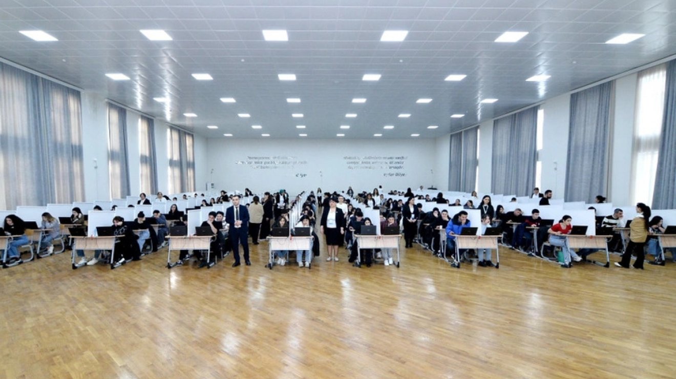 В Баку впервые проведены экстернатные экзамены в электронной форме