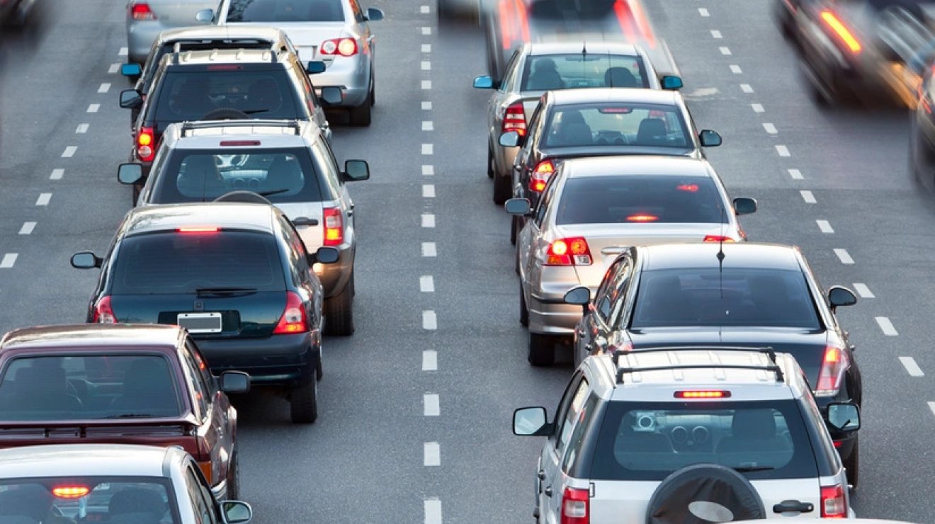 В районе круга Сулутепе затруднено движение транспорта