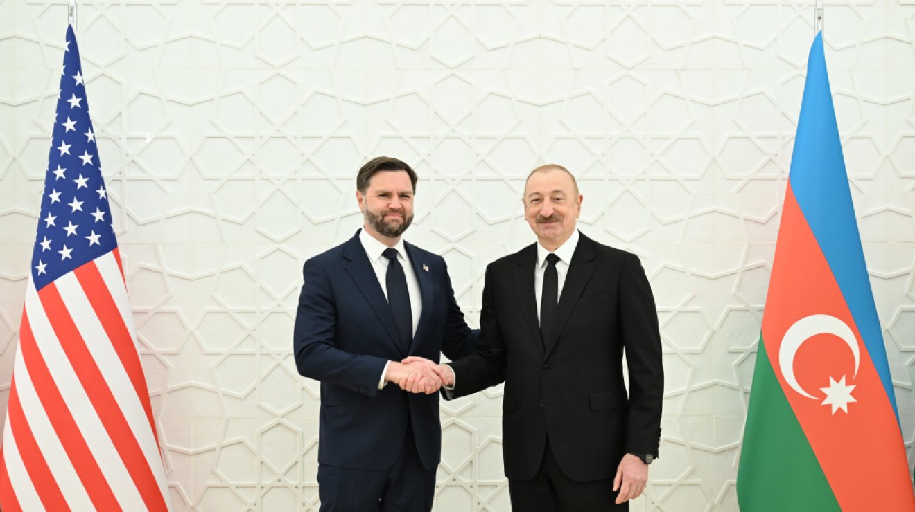 В Баку состоялась церемония официальной встречи вице-президента Соединенных Штатов Америки