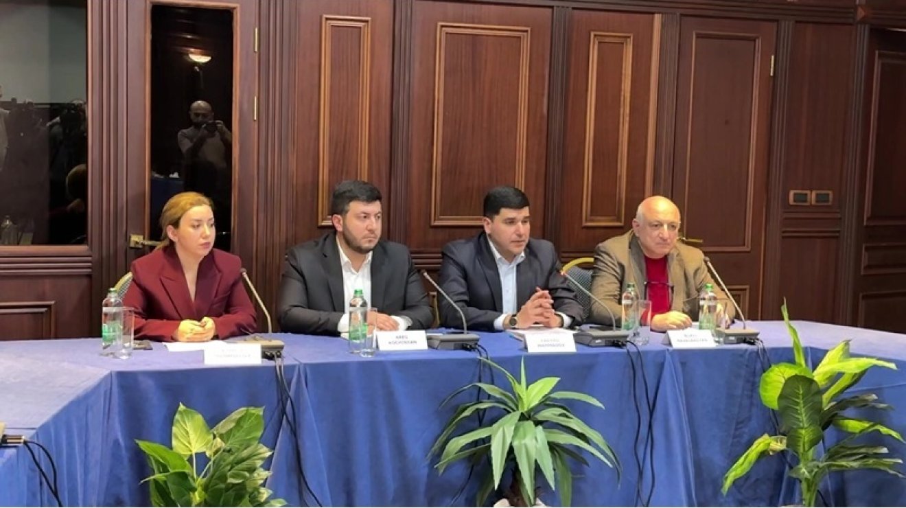 В рамках &laquo;круглого стола&raquo; с участием представителей гражданских обществ Азербайджана и Армении состоялась пресс-конференция