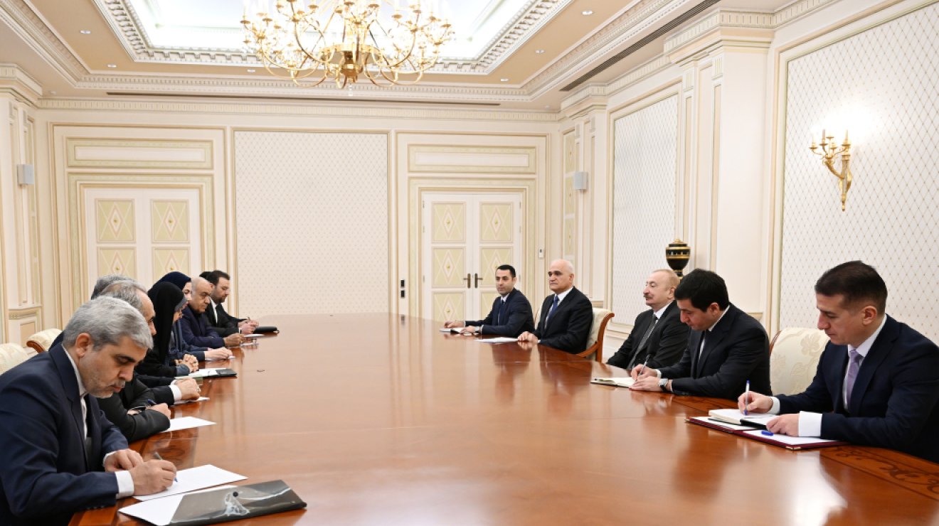 Президент Ильхам Алиев принял делегацию во главе с министром дорог и городского развития Ирана