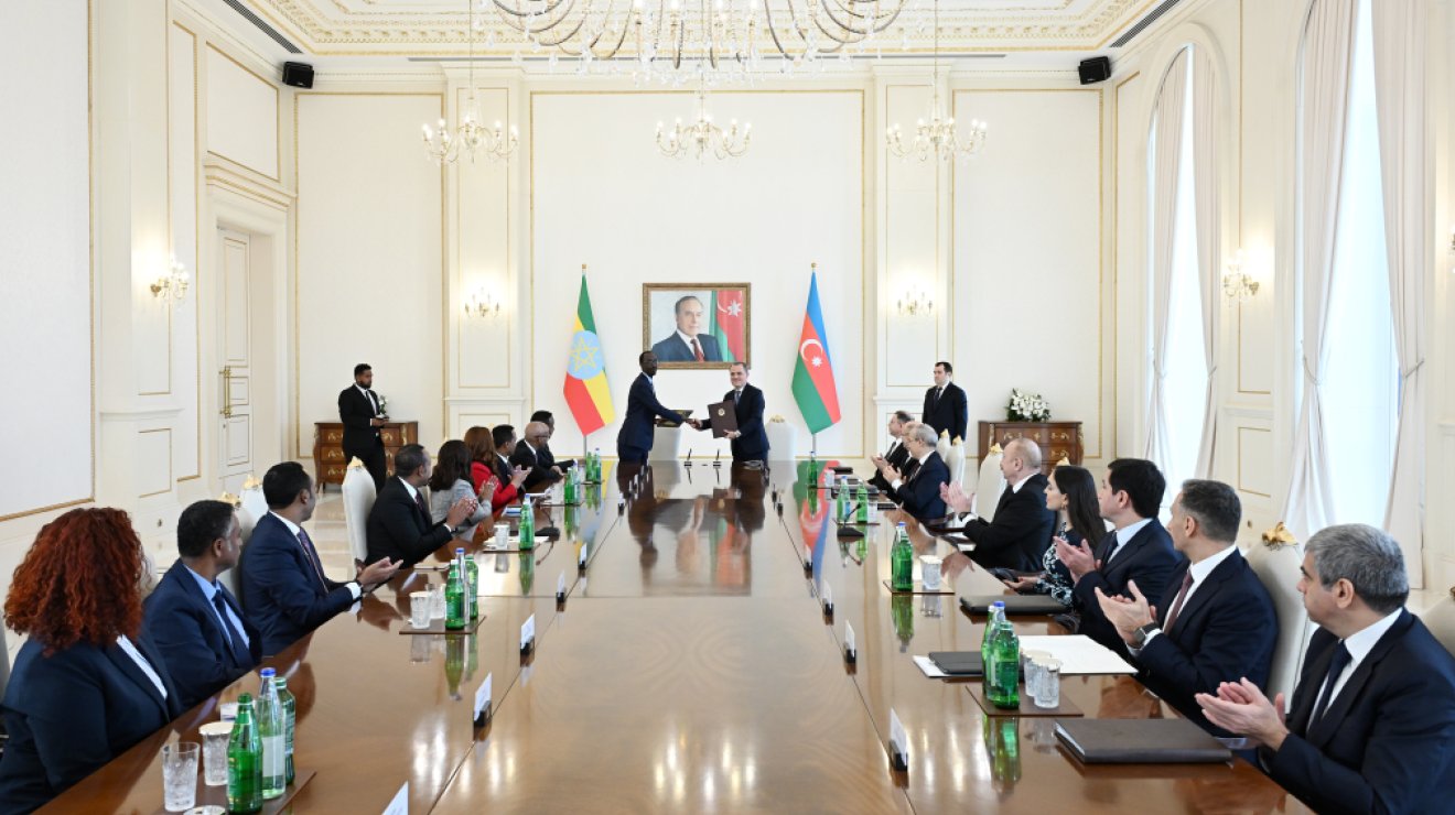 Состоялась встреча Президента Ильхама Алиева с Премьер-министром Эфиопии в расширенном составе, между двумя странами подписан ряд документов